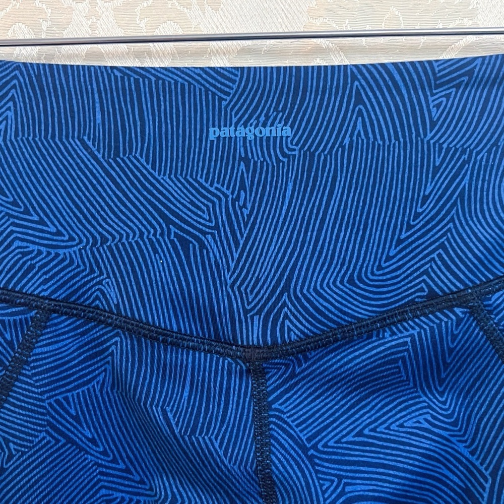 Patagonia Women’s Blue Patterned Centered Cropped Leggings Size S GUC Contoured - Picture 5 of 9